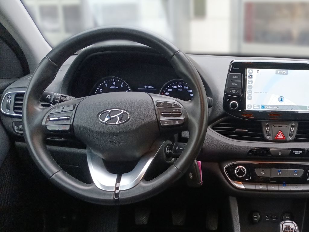 Fahrzeugabbildung Hyundai i30 1.4 M/T100 PS Navi RFK PDC Sitzheizung