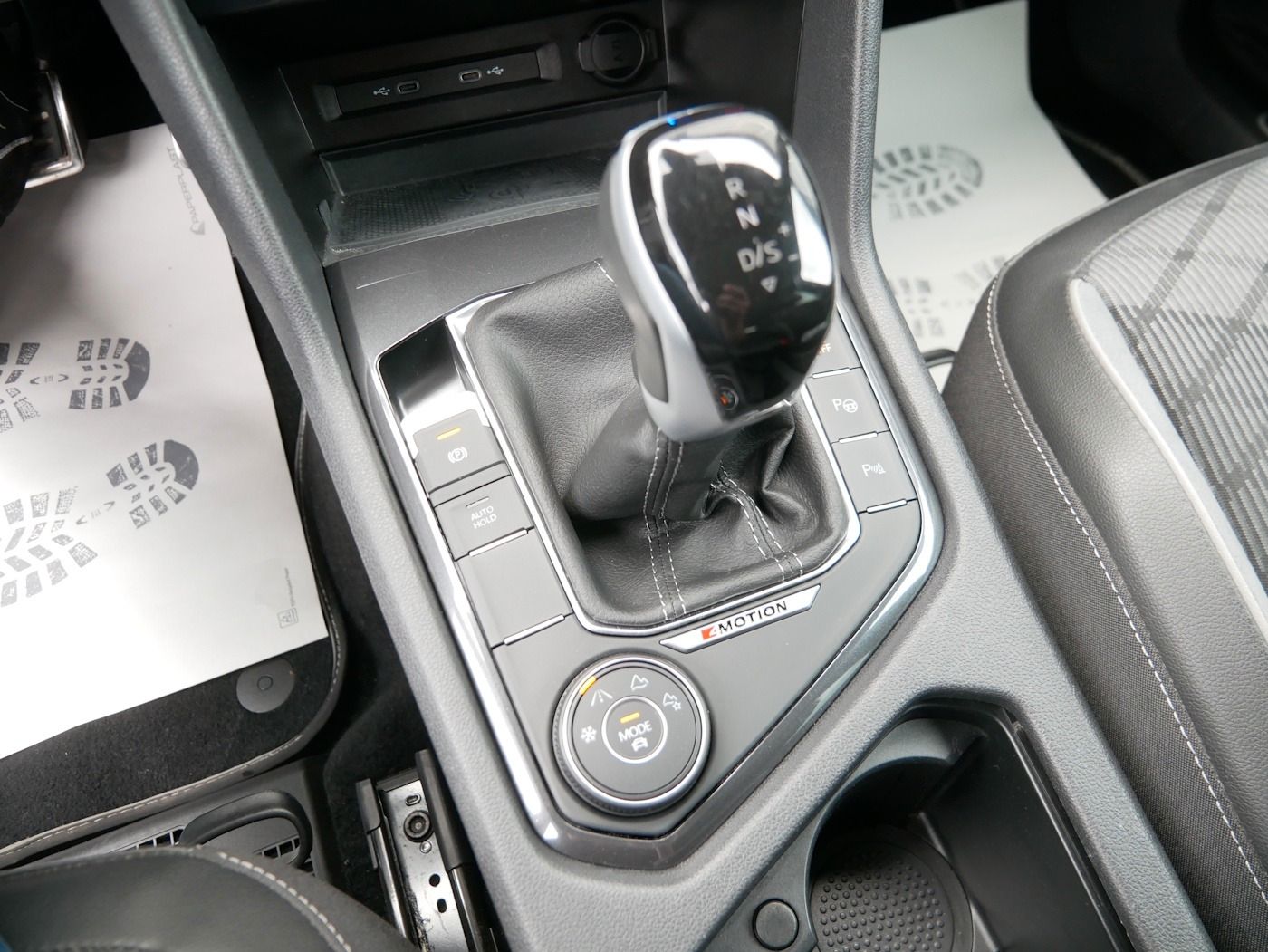 Fahrzeugabbildung Volkswagen Tiguan Allspace 2.0 4x4 R-Line NEU75T 7-Sitze AH