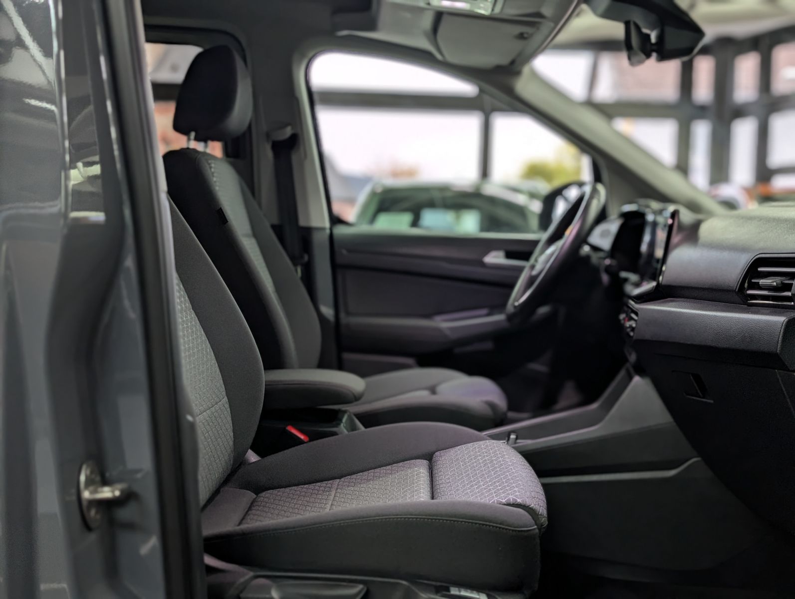 Fahrzeugabbildung Ford Tourneo Connect L2 Titanium 7-Sit Bi-LED Cam AHK