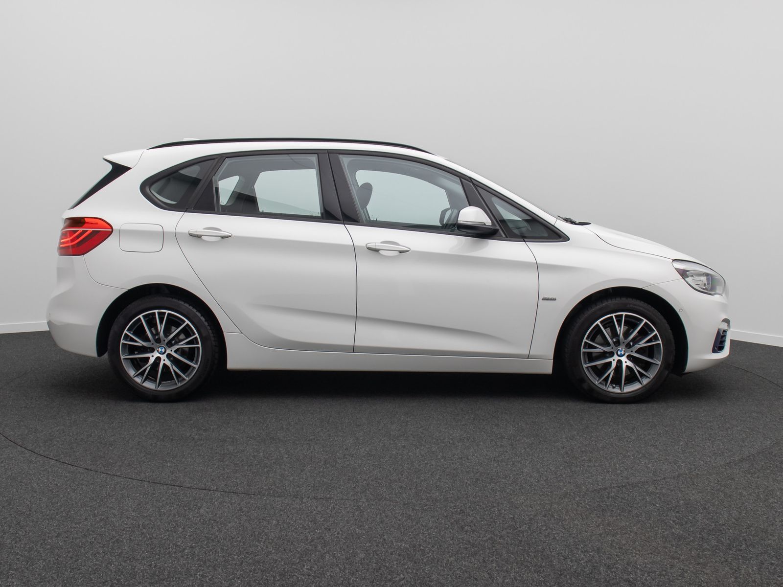 Fahrzeugabbildung BMW 218i Active Tourer Sport Line ParkAssis Navi LED