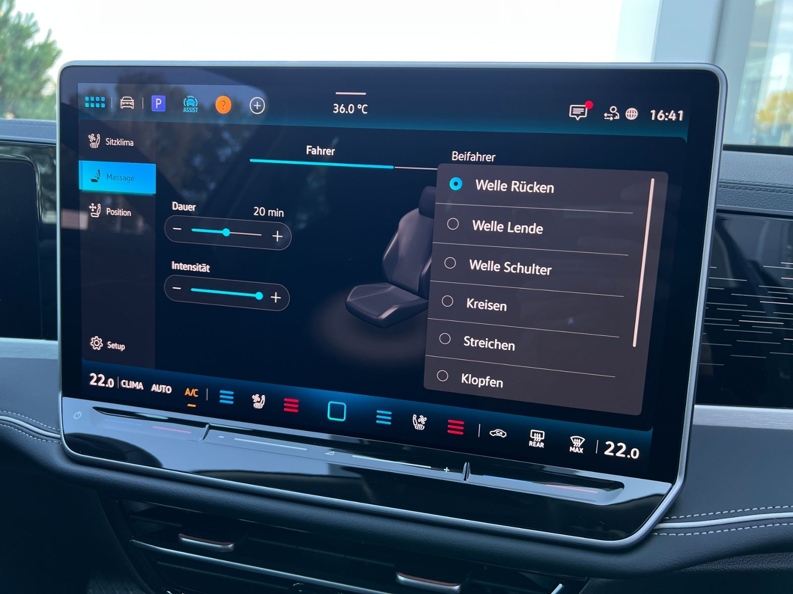 Fahrzeugabbildung Volkswagen Passat Variant Elegance 1.5 eTSI DSG *AHK,IQ-Lig