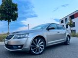 Skoda Octavia 1.8 TSI DSG 4x4 L&K  - Skoda Octavia mit Benzin-Antrieb: Alcantara, Navigationssystem, Limousine
