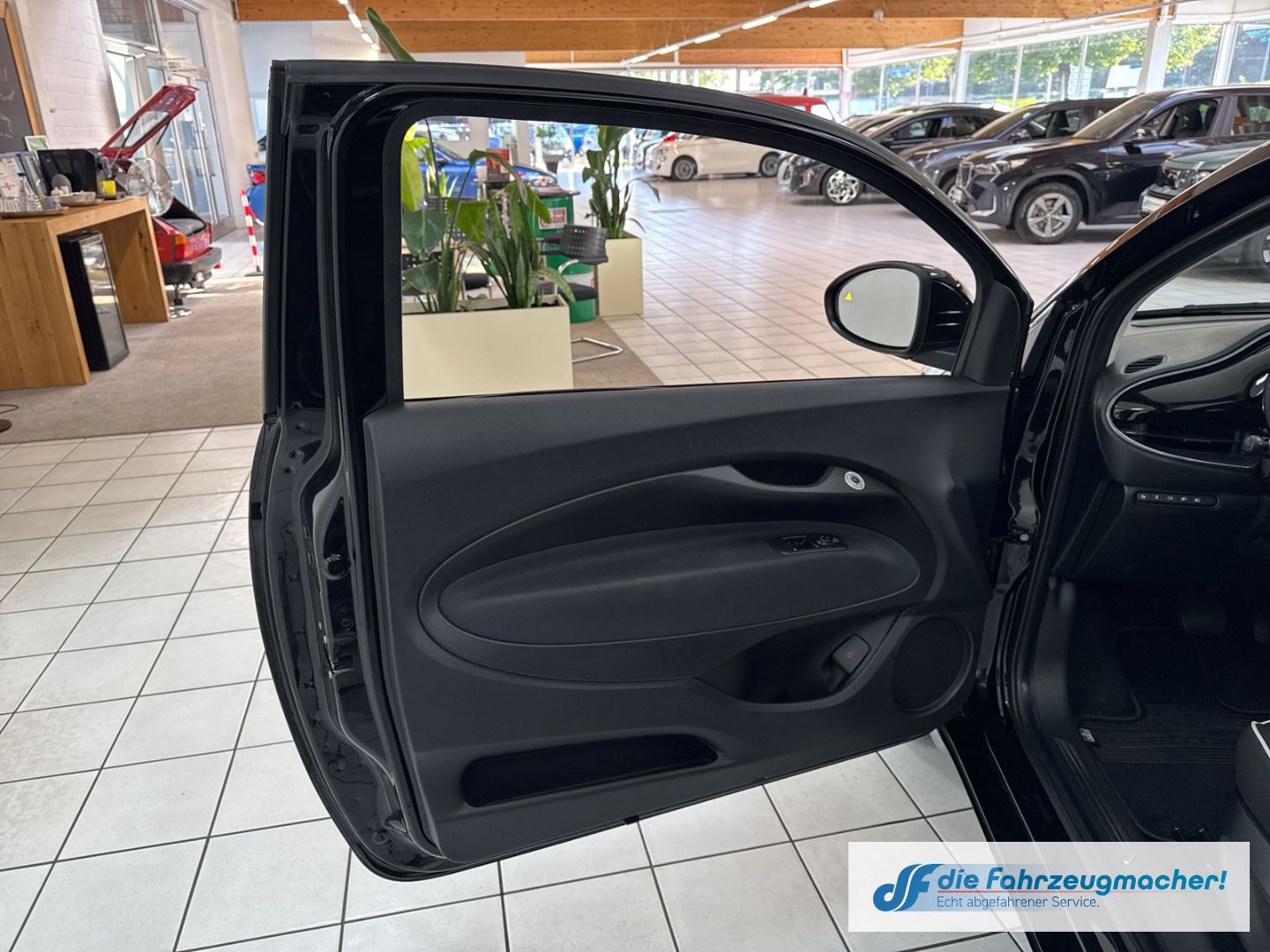 Fahrzeugabbildung Fiat 500 e Navi Soundsystem Apple CarPlay Android Au