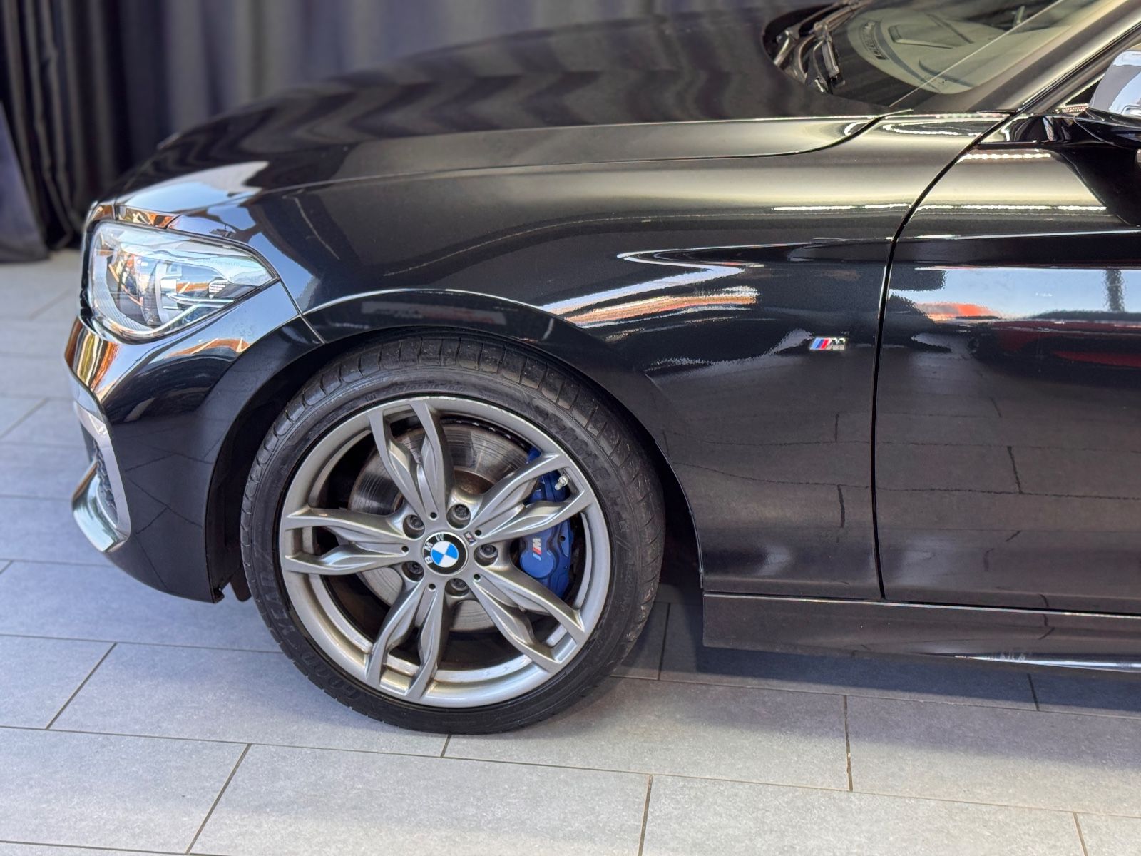 Fahrzeugabbildung BMW M135i xDrive|H&K|LED|KAMERA|VOLL|DEUTSCHES FZG