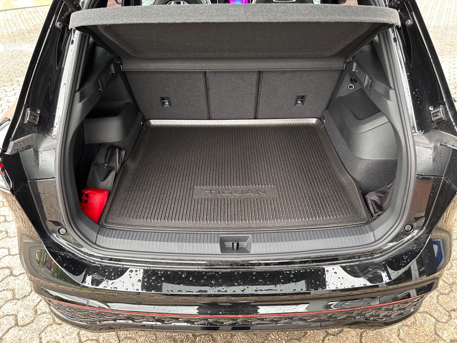 Fahrzeugabbildung Volkswagen Tiguan 2.0 TDI 4M R-Line AHK/Black/Pano/ACC/LED