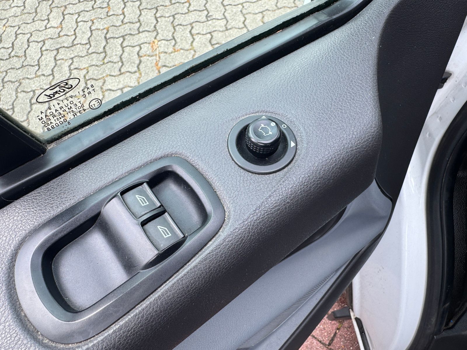 Fahrzeugabbildung Ford Transit Custom 2.2 TDCI HOCHDACH L2 H2 3-SITZER