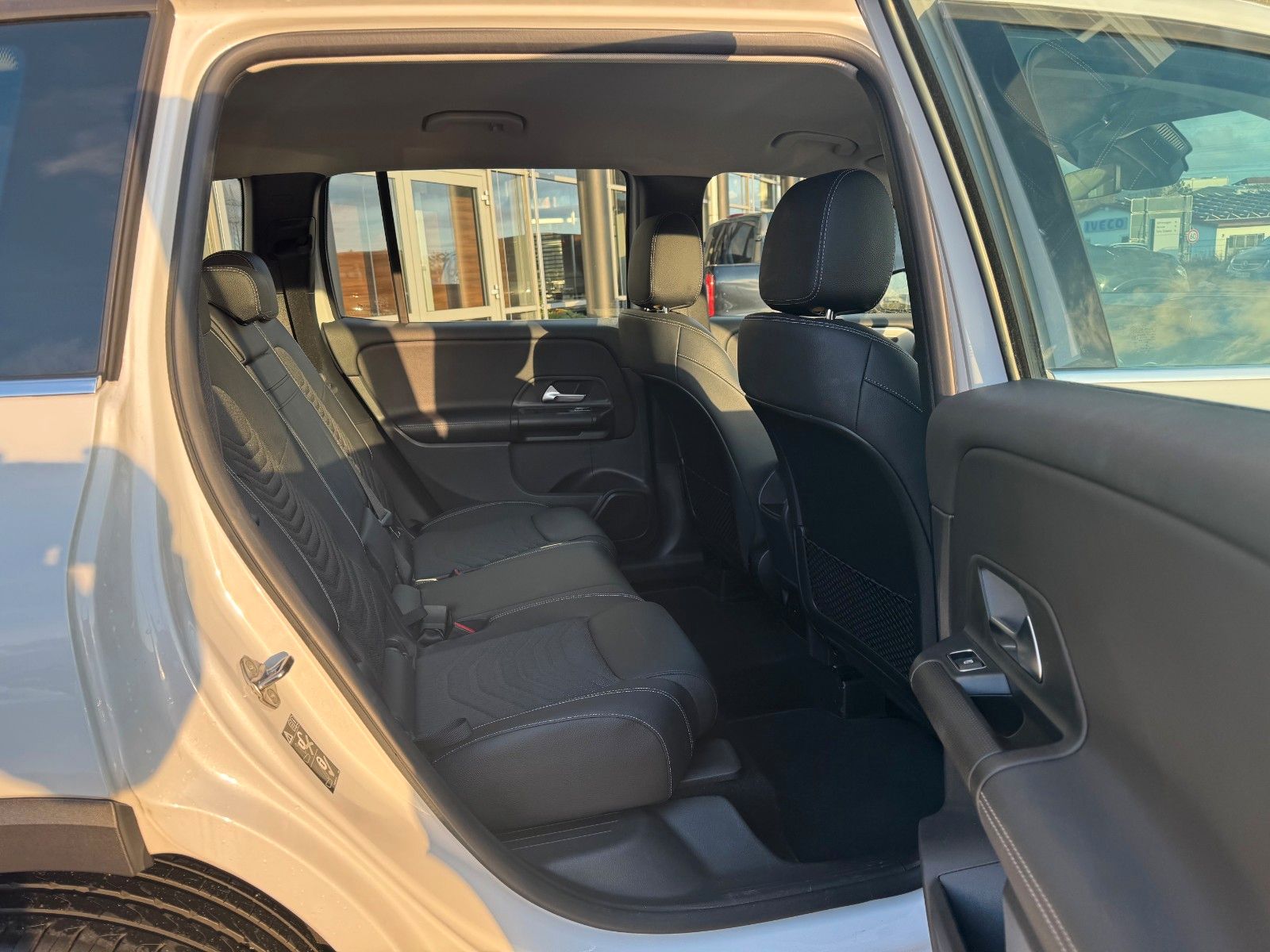 Fahrzeugabbildung Mercedes-Benz GLB 200 4M Style+StandH+Distr+RKamera+Augment