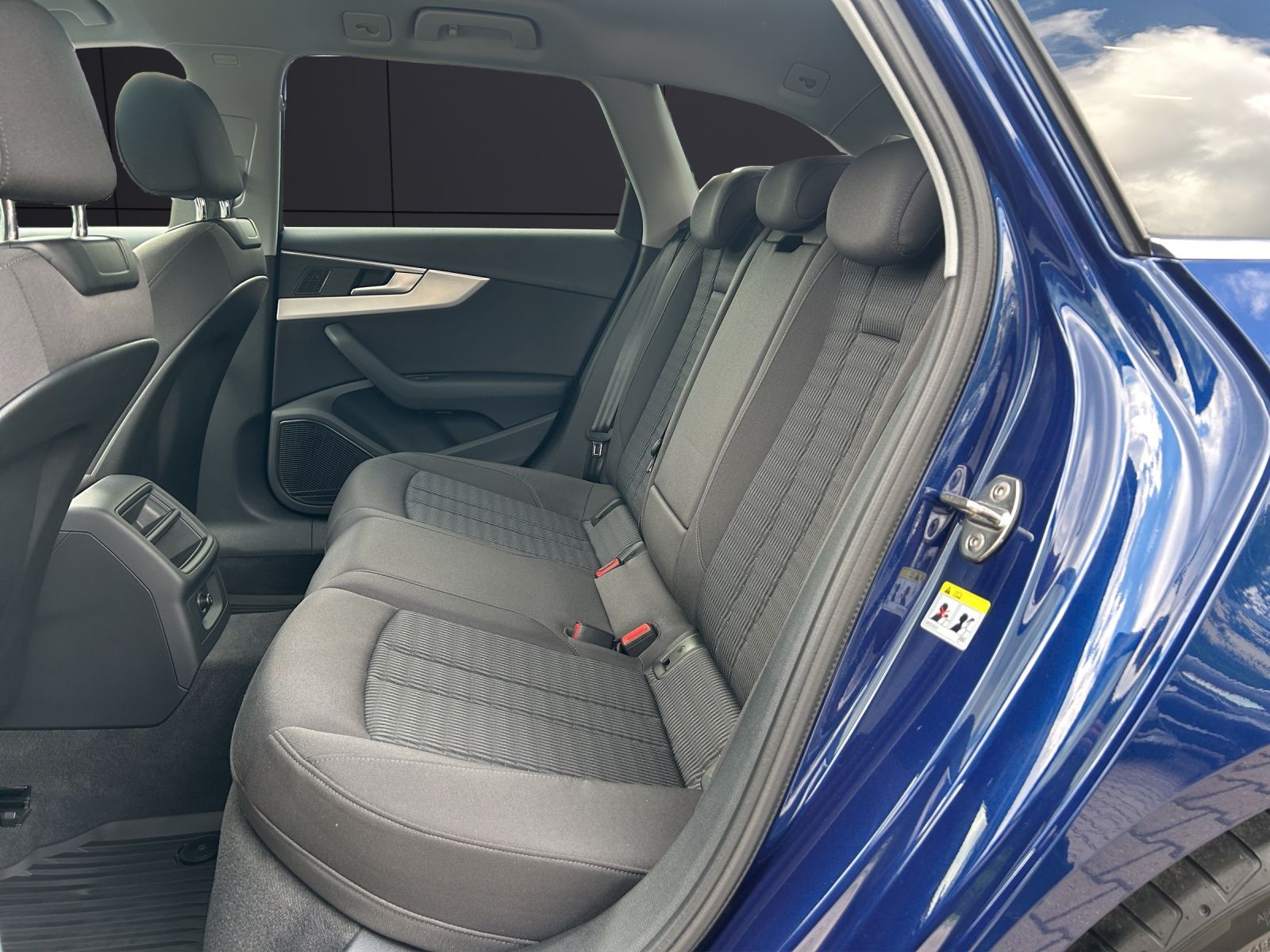 Fahrzeugabbildung Audi A4 Avant TFSI MATRIX B&O DAB
