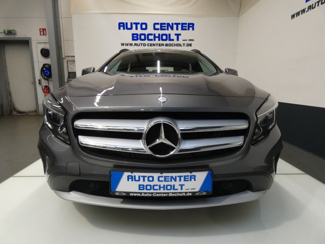 MERCEDES-BENZ GLA 180 7G-DCT Style*Aut*Navi*PDC*AHK