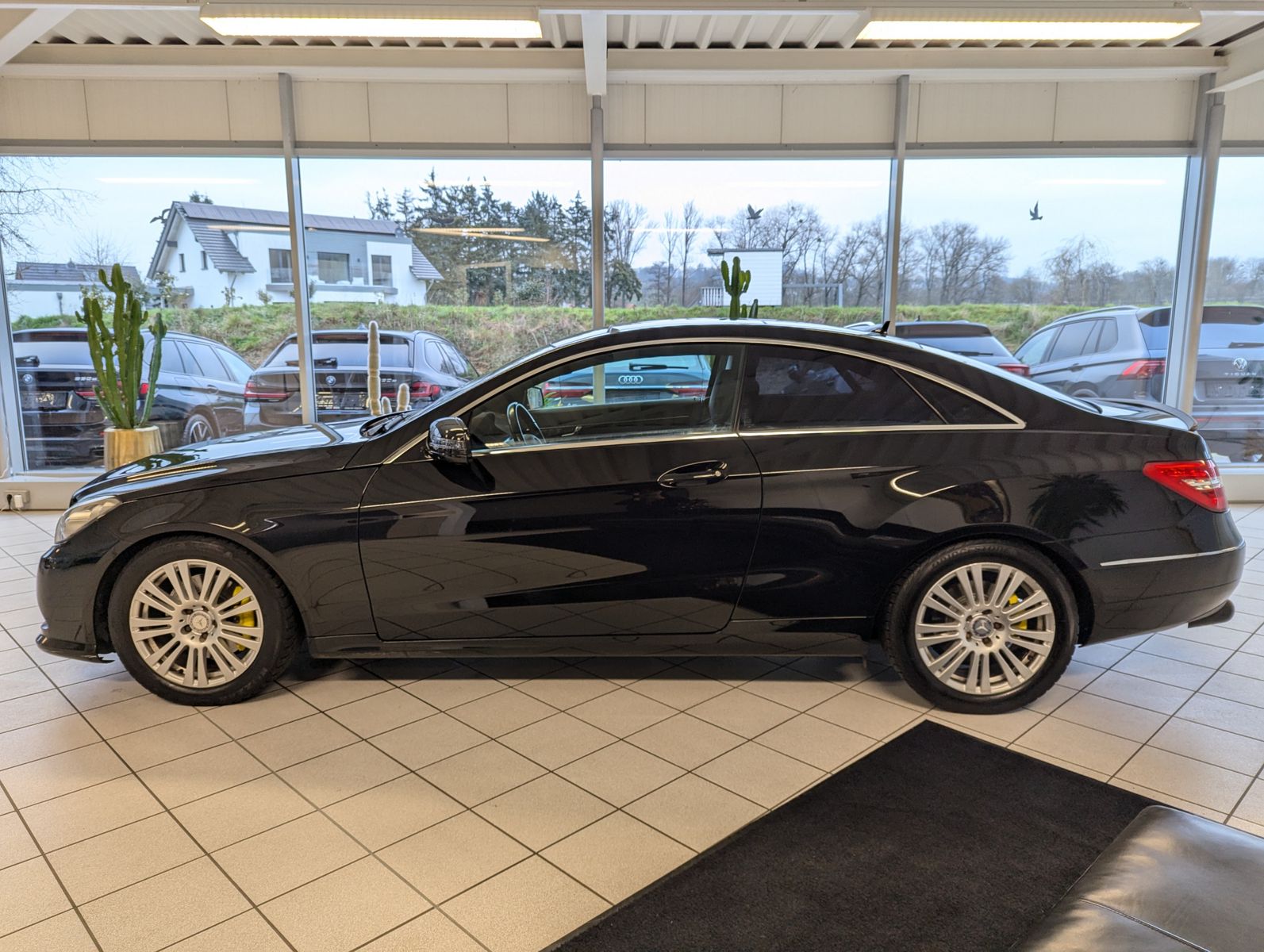 MERCEDES-BENZ E 350 CGI Ava. Memory Leder Navi Pano Sport-Fahr - Image 4