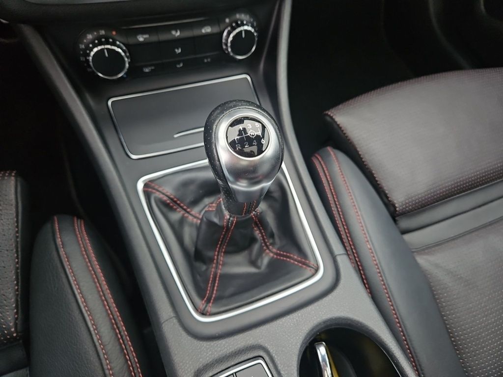 Fahrzeugabbildung Mercedes-Benz CLA 200 Coupé AMG Night Pano Sport LED Sound SHZ