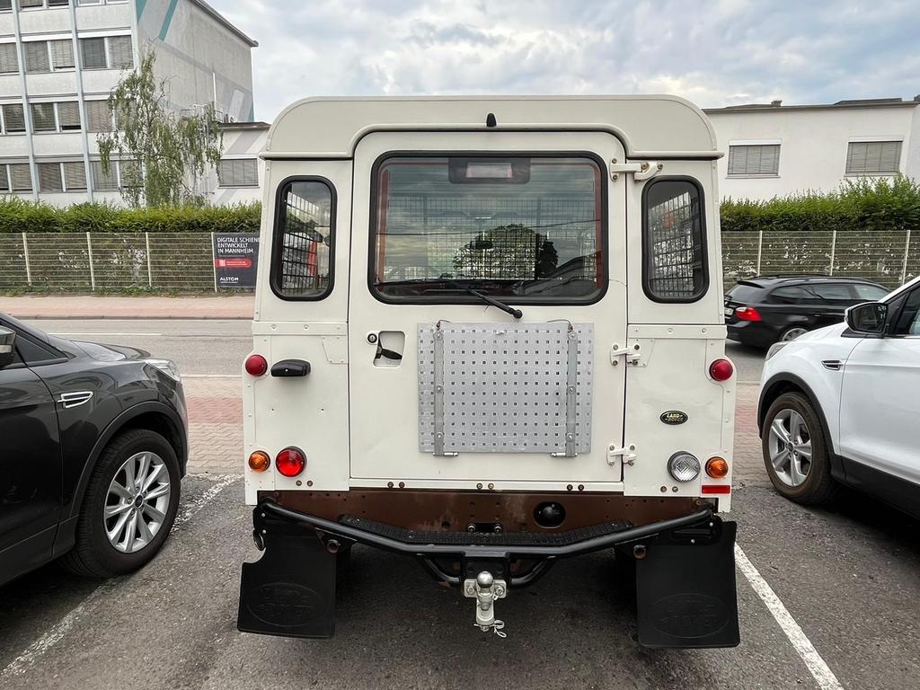 Land Rover Defender