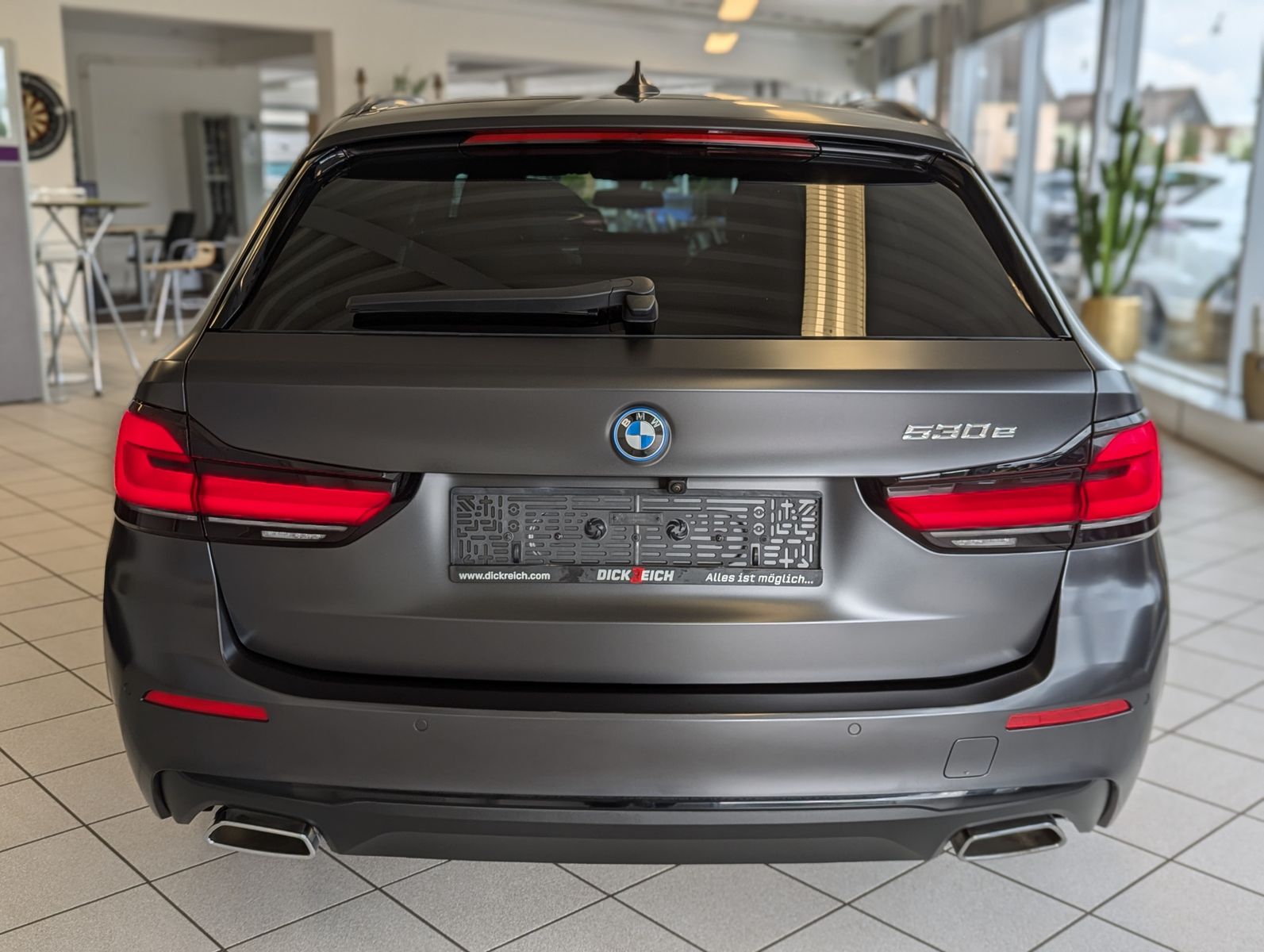 BMW 530 e Frozen-Dark Shadow LED Kamera AHK 4-Zonen - Image 6