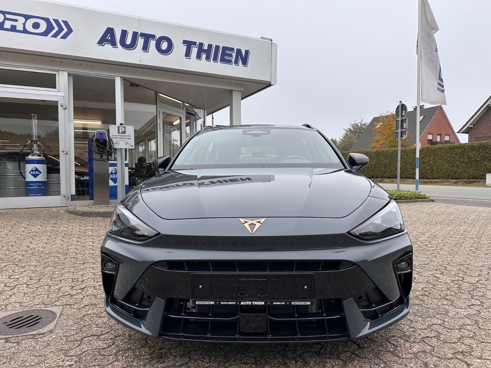 Fahrzeugabbildung CUPRA Leon ST 1.5 e-Hybrid DSG Matrix/ACC/APP/SHZ/RFK