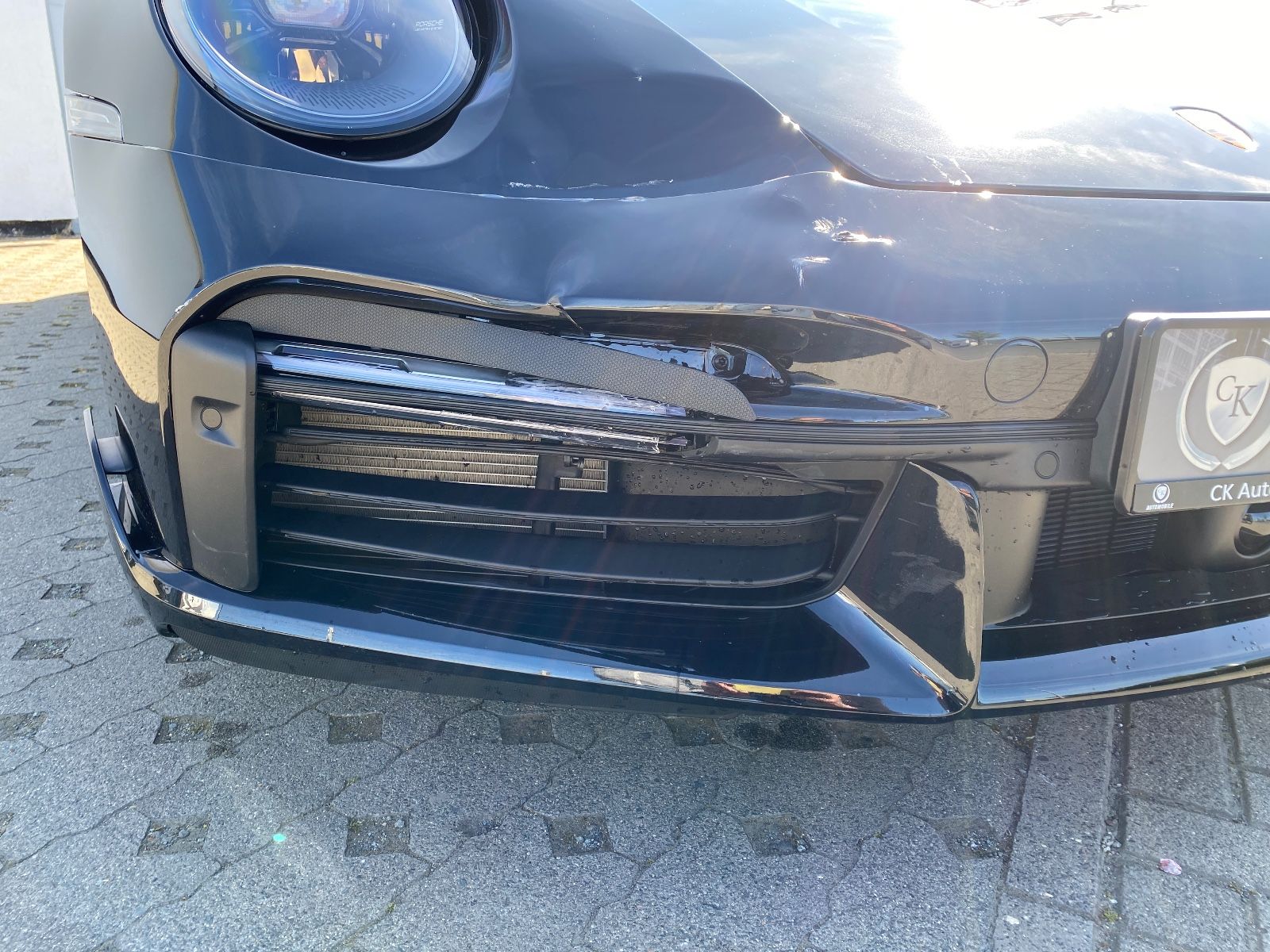 Fahrzeugabbildung Porsche 992 Turbo/Lift/Carbon Dach/Aero-Kit/360°Kamera