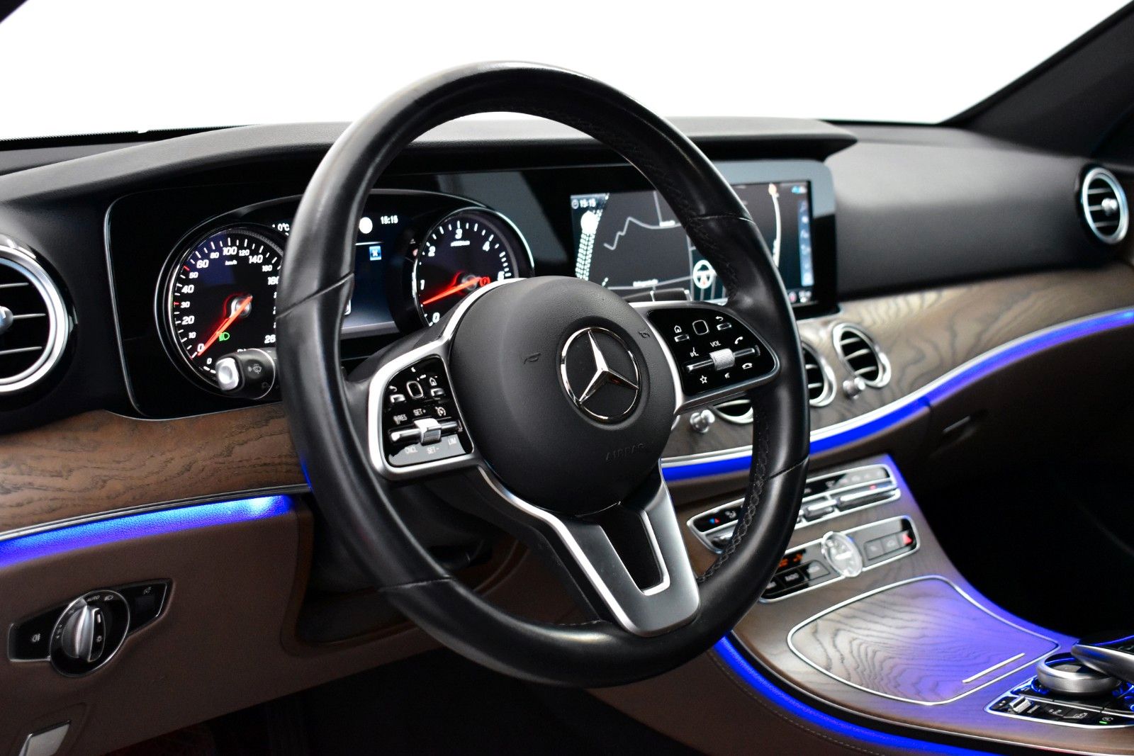 Fahrzeugabbildung Mercedes-Benz E 400d 4M T Avantgarde Leder,Navi,LED,Kamera,SH