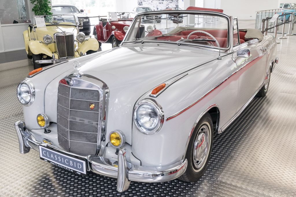 Mercedes-Benz 220