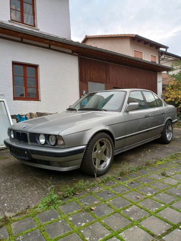 BMW E34 535i Limousine Hella schwarz Azev ...