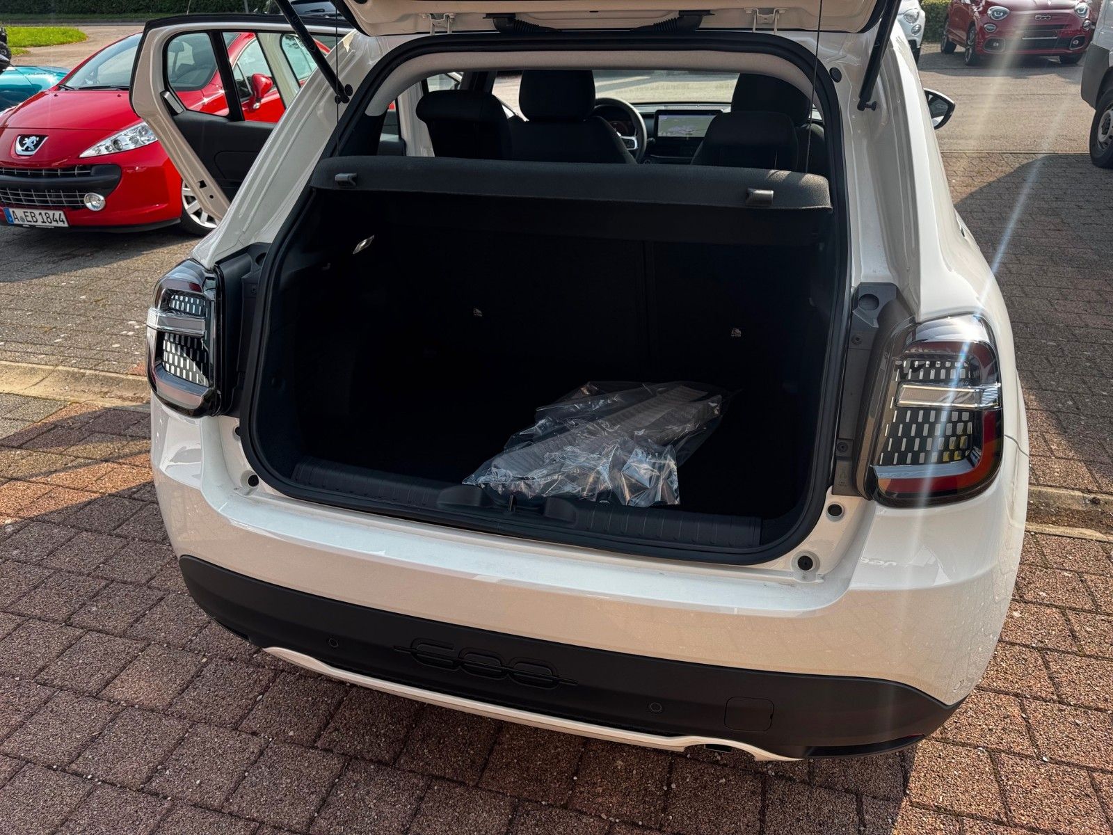 Fahrzeugabbildung Fiat 600 1.2 Automatik 100PS Sonderedi. NAVI KAMERA