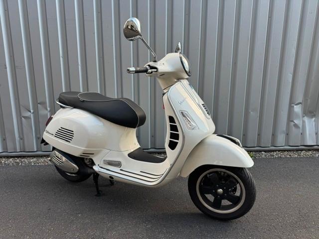 Vespa GTS 300 Super weiß