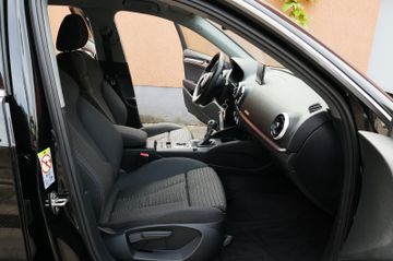 Fahrzeugabbildung Audi A3 Sportback 35 TFSI sport, Bi-Xenon