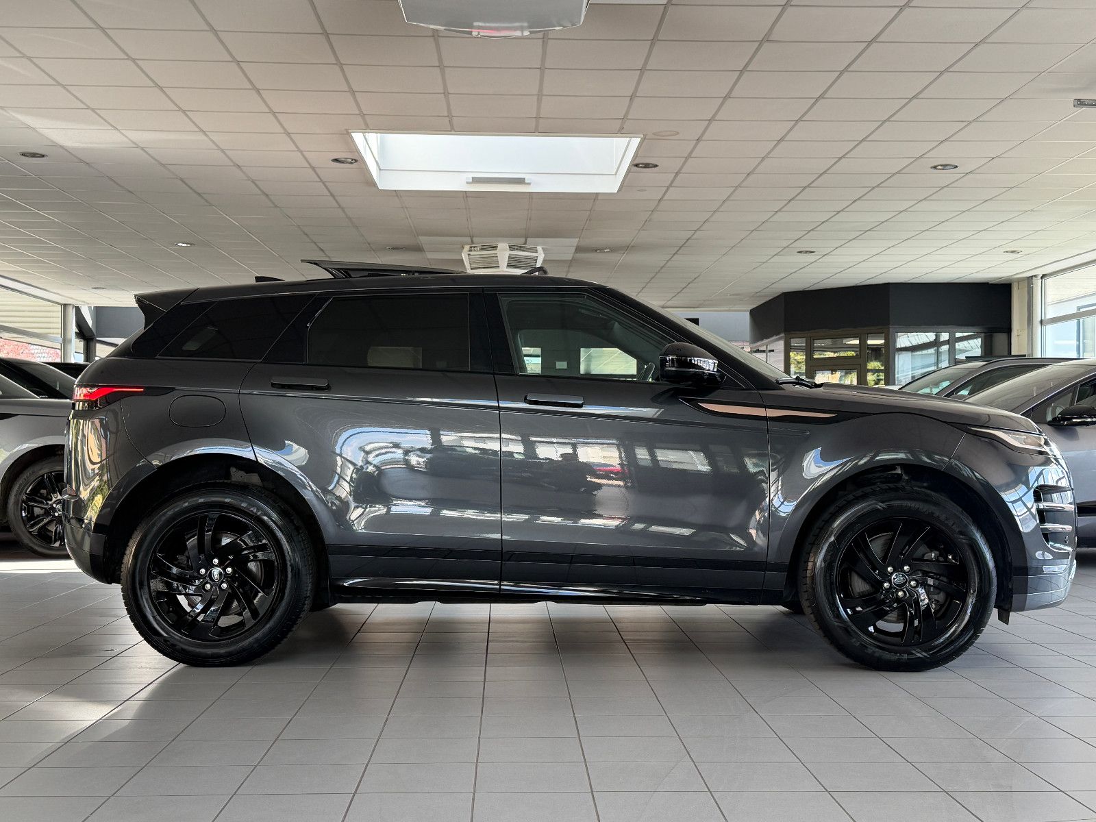 Fahrzeugabbildung Land Rover Range Rover Evoque S Hybrid /R-DYNAMIC/PANO/KAM
