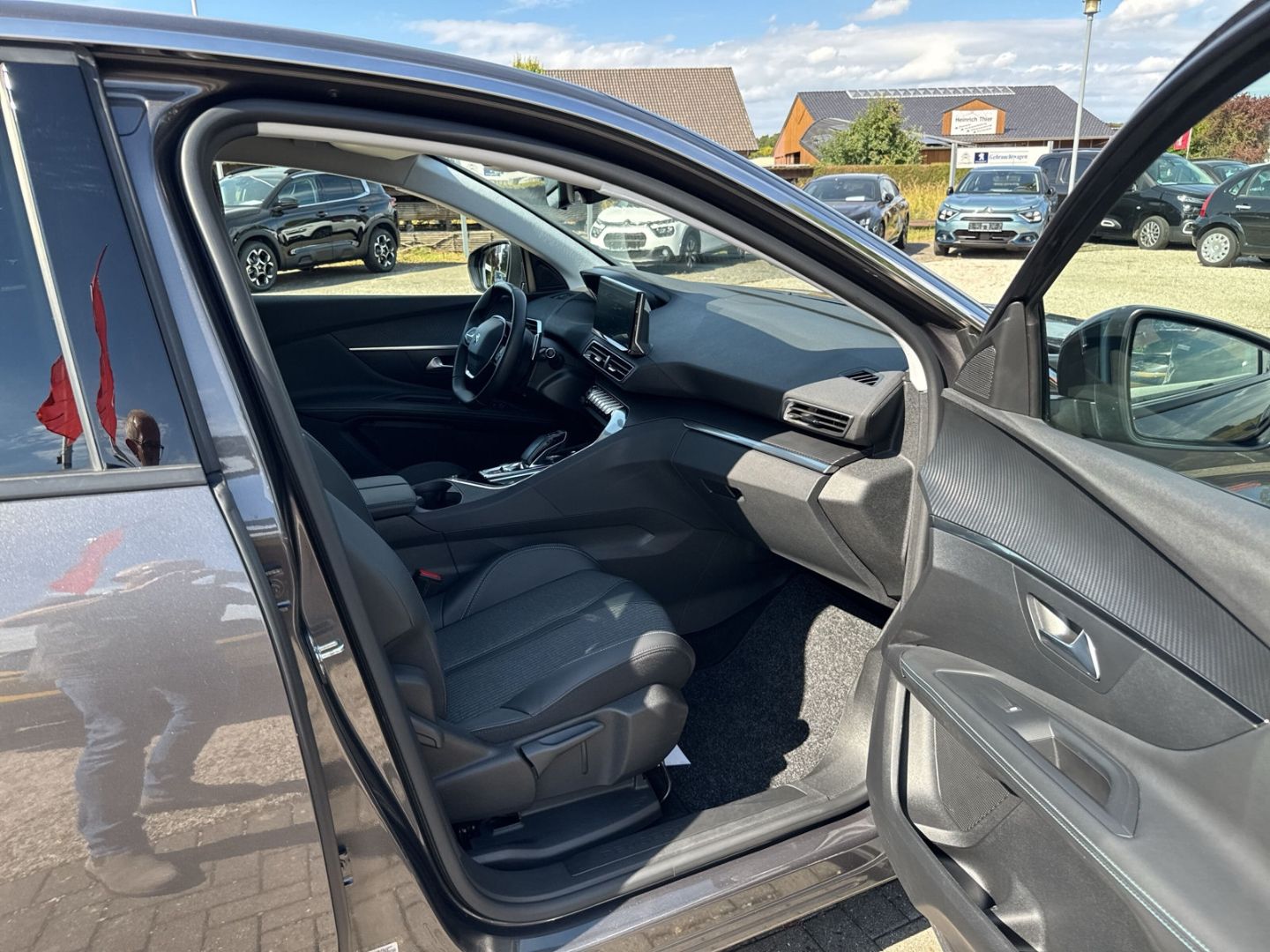 Fahrzeugabbildung Peugeot 3008 Allure Plug-In Hybrid 225 e-EAT8 Navi SHZ