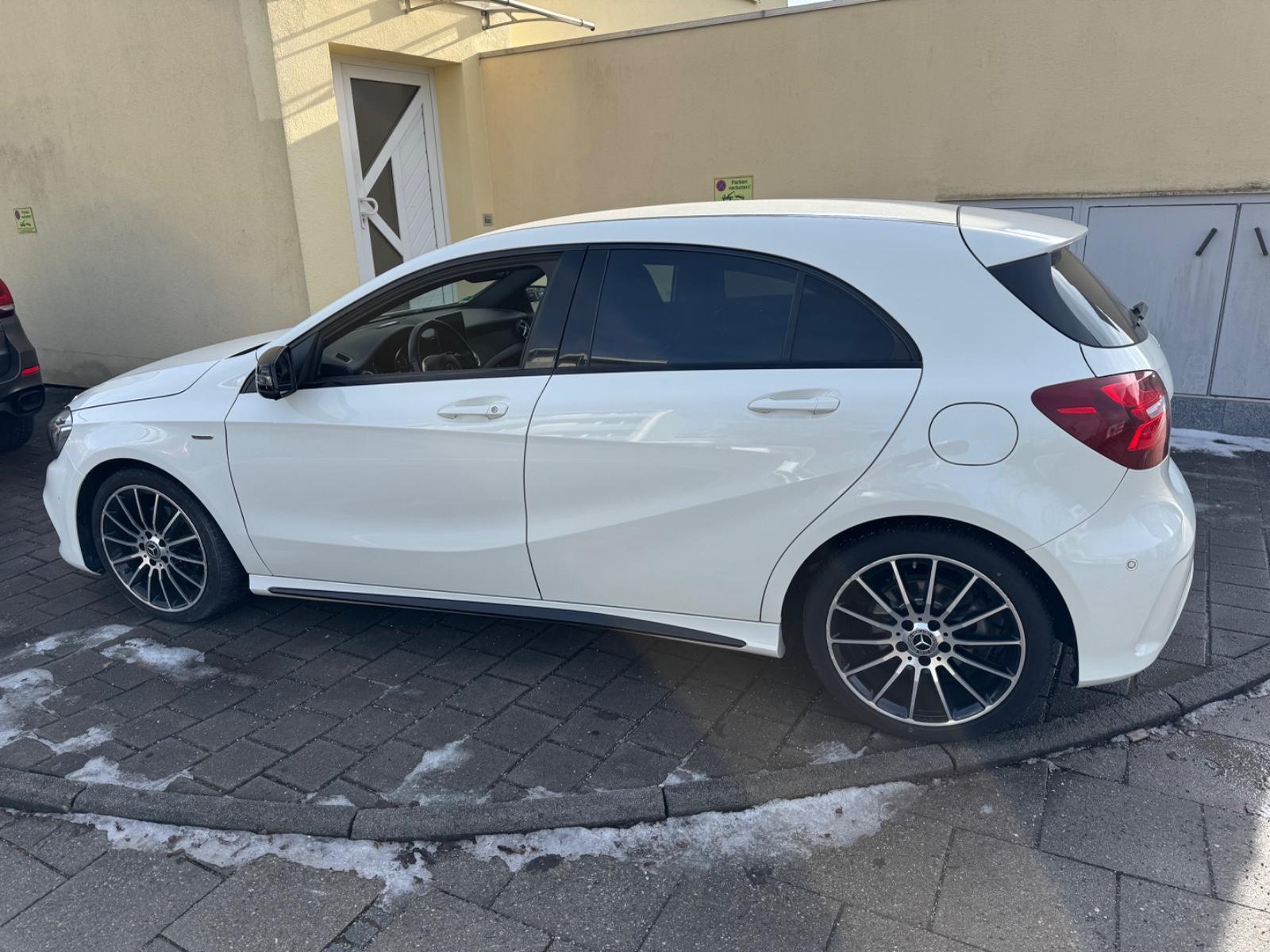 Mercedes-Benz A 180 AMG PEACK PAKET