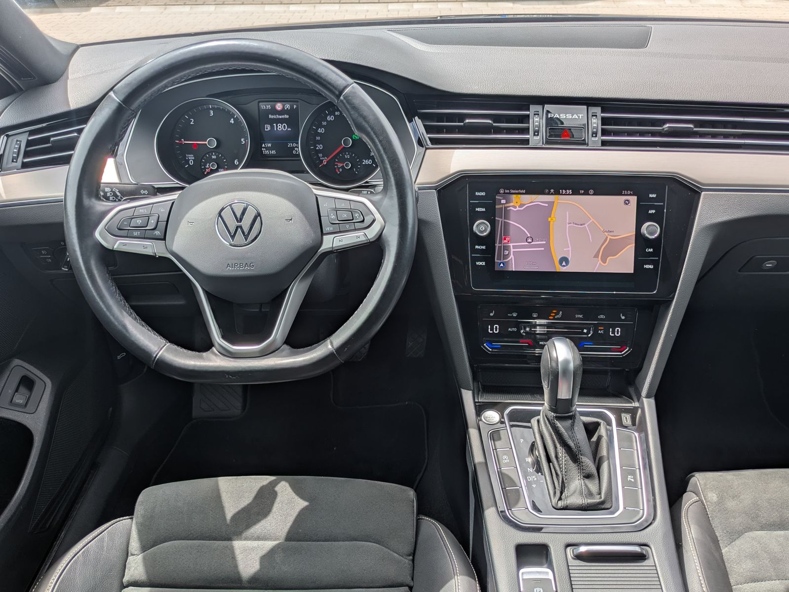 Fahrzeugabbildung Volkswagen Passat 2.0 TDI Elegance AHK*ACC*MATRIX*MASSAGE