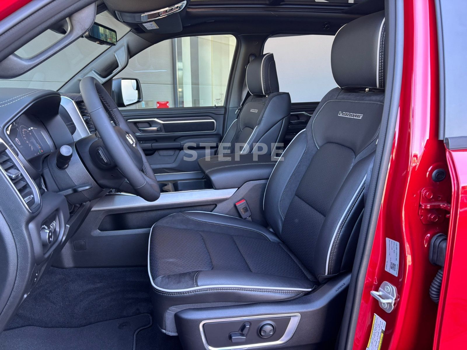 Dodge 2026 RAM 1500 5,7LV8 Night Safety Tech. AHK 22"