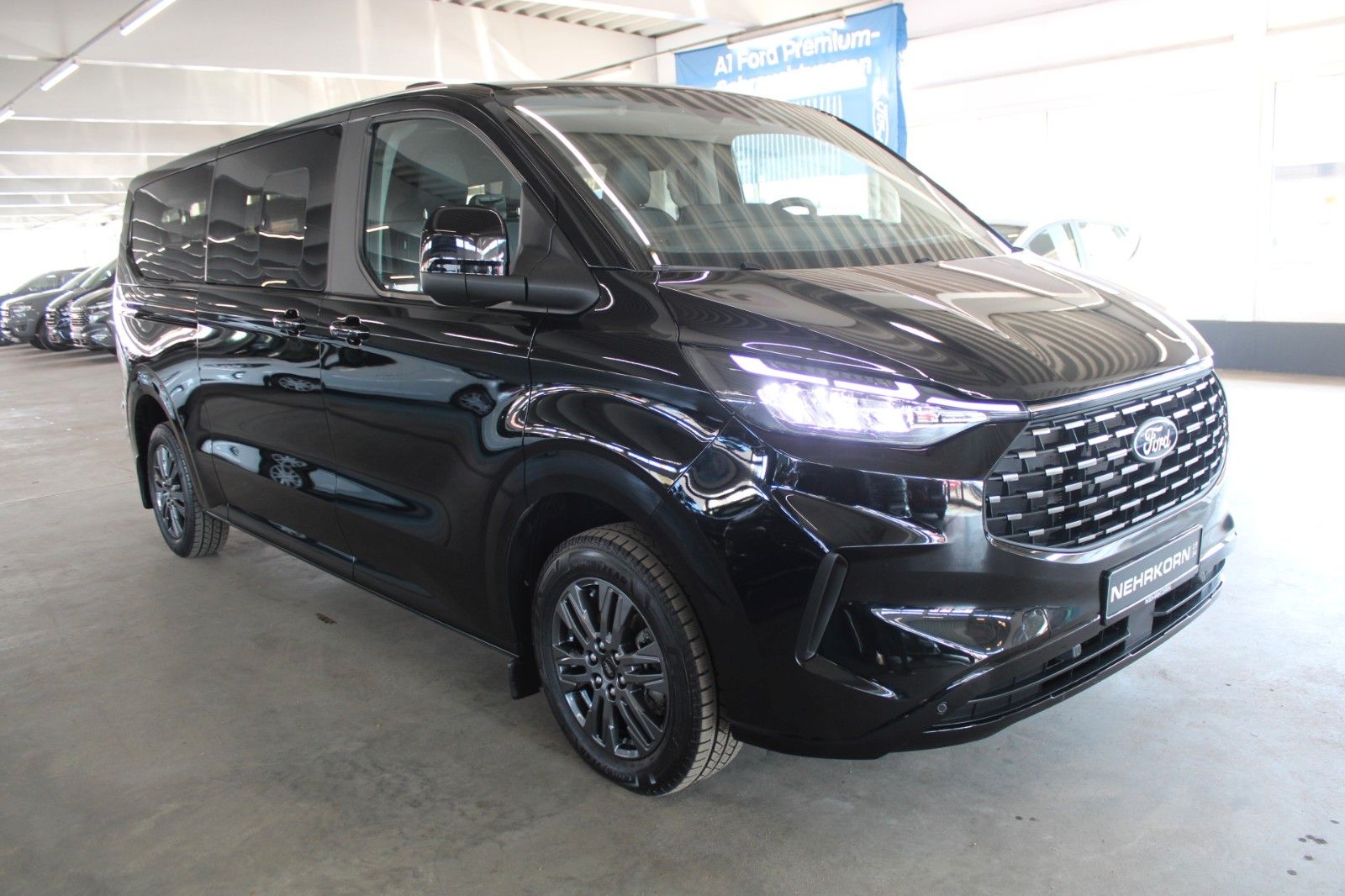 Fahrzeugabbildung Ford Tourneo Custom L2 Titanium LED AHK ACC WinterPak