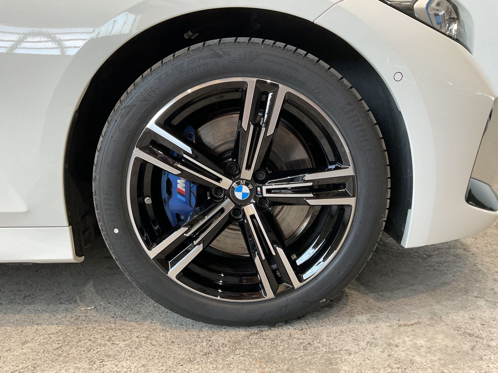Fahrzeugabbildung BMW 330d xDrive Touring M Sportpaket