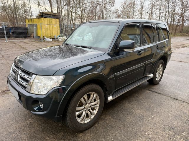 Mitsubishi Pajero 3.2 DI-D Intense 4x4 7-Sitzer AHK TÜV neu