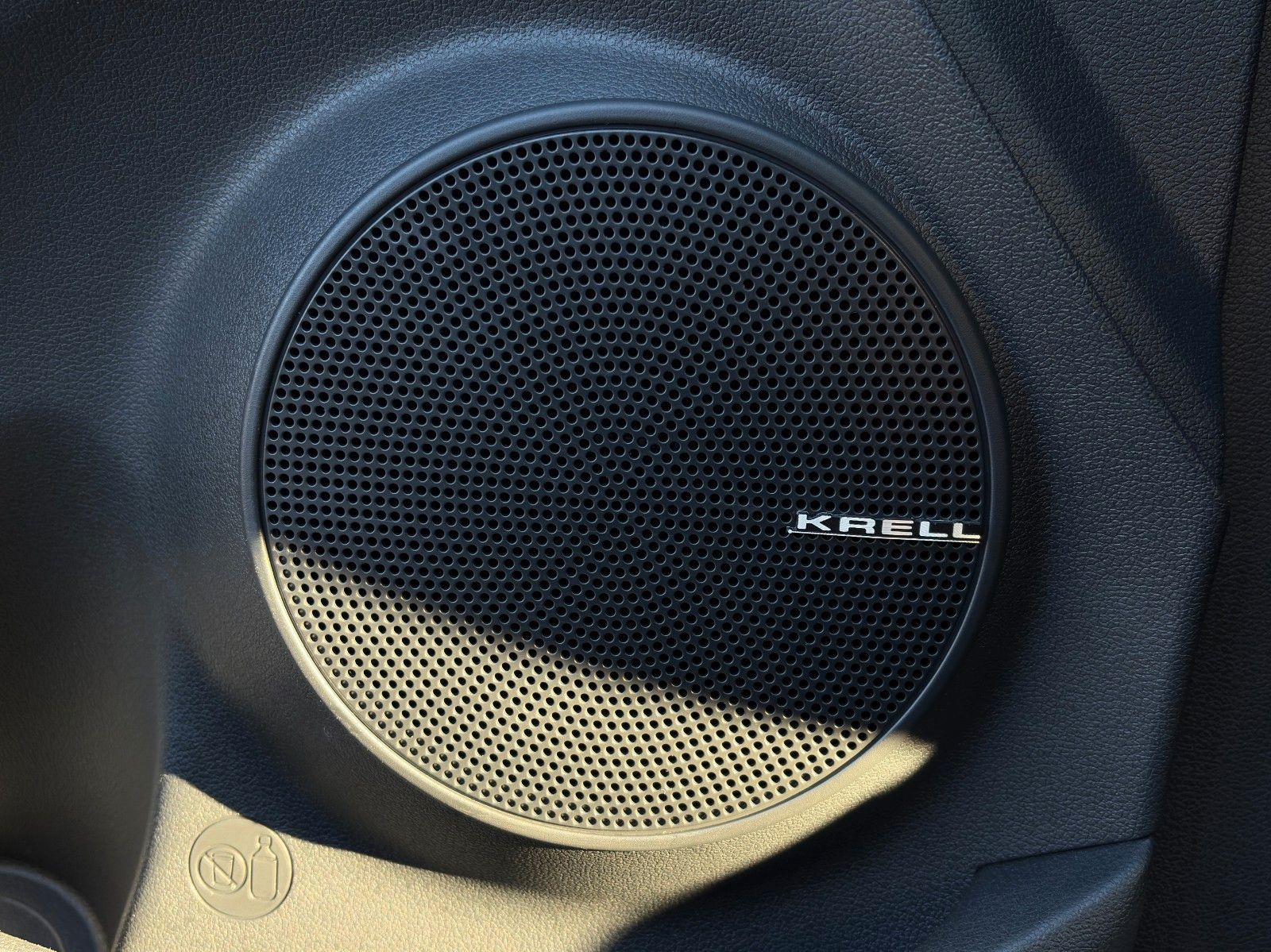 Fahrzeugabbildung Hyundai KONA E 30+ Edition SHZ LHZ LFA LKA CarPlay NAVI