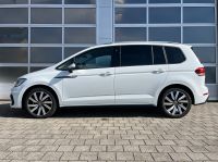 VW Touran 1.5 TSI DSG R-Line Ex 7SI KAM AHK 4J GAR bei Autohaus Landmann & Maier OHG