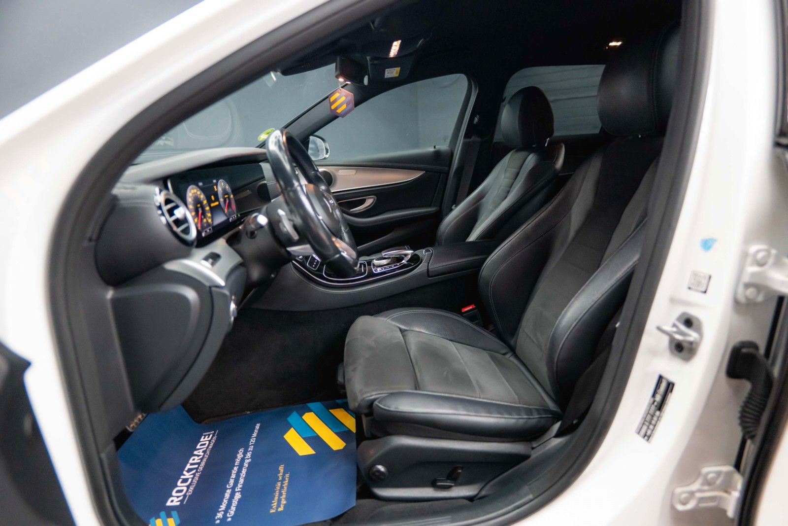 Fahrzeugabbildung Mercedes-Benz E 220d AMG Night-Paket | ACC | LED | Widescreen
