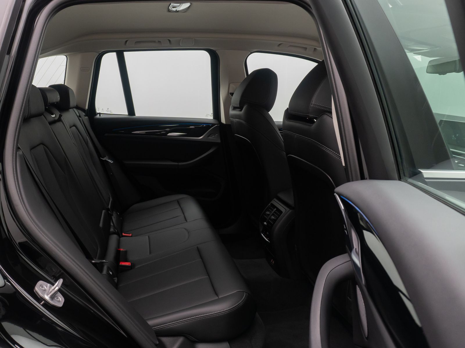 Fahrzeugabbildung BMW X3 xD30e Sport HUD DAB Kamera AHK Alarm 18Zoll