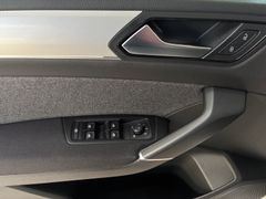 Fahrzeugabbildung Volkswagen Touran 2.0 TDI Move -- RearView/ ACC/ Navi