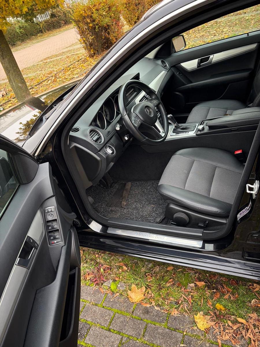 Mercedes-Benz C220 2013 — photo 11