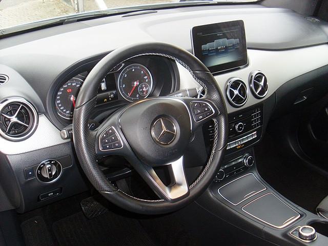 Mercedes-Benz B 220