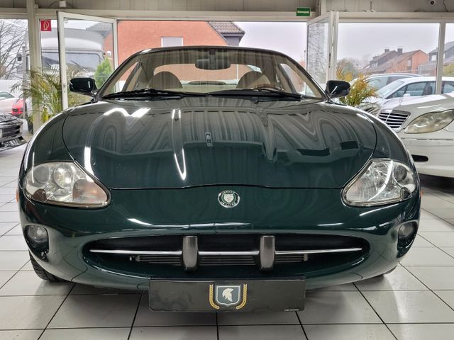Fahrzeugabbildung Jaguar XK8/Deutsch/Scheckheft/Beste Farbgebung+Zustand