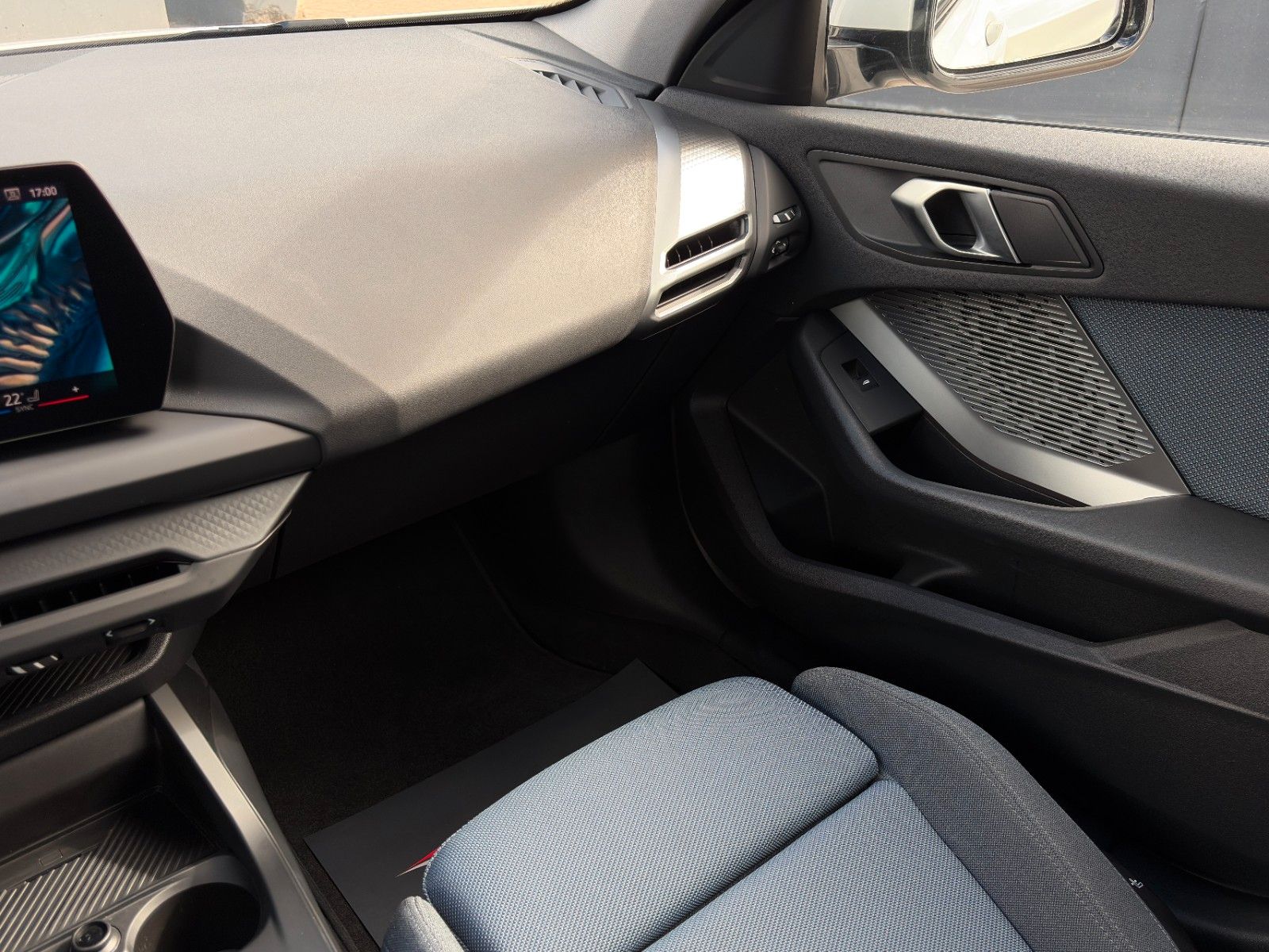 Fahrzeugabbildung BMW 120i Aut. Adap. LED CAM SHZ LHZ KZG CarPlay