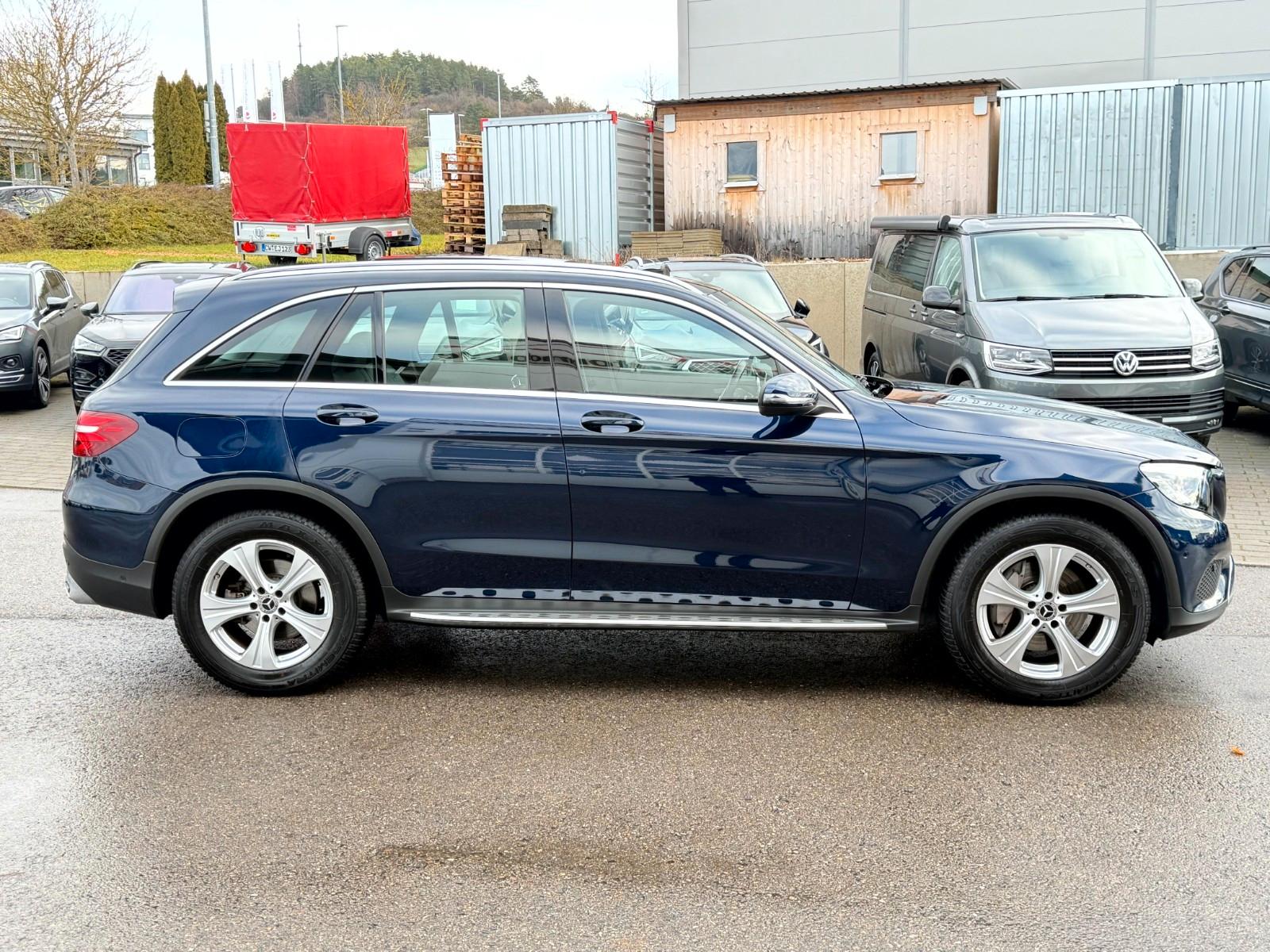 Mercedes-Benz GLC 300 4Matic Exclusive Pano_LED_Navi_HeadUp