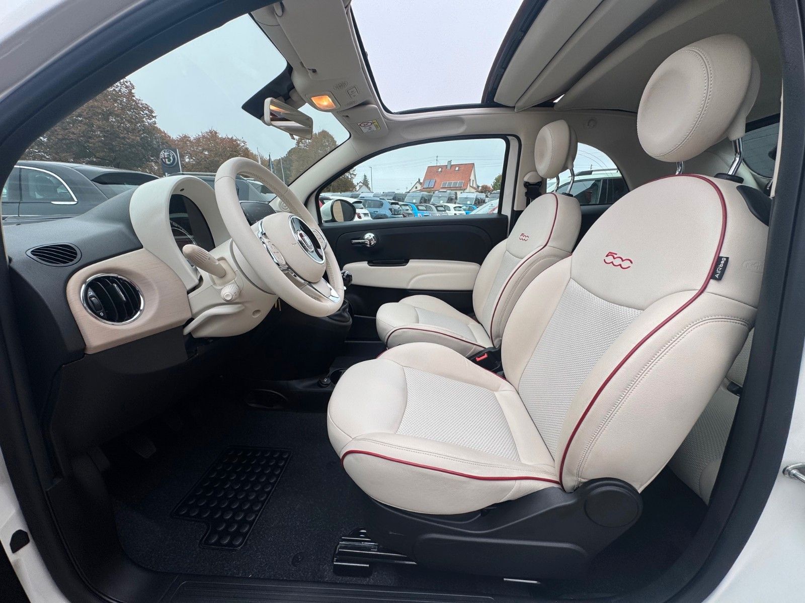 Fahrzeugabbildung Fiat 500C DOLCEVITA 51kW (70PS) KLIMAAUT. CARPLAY