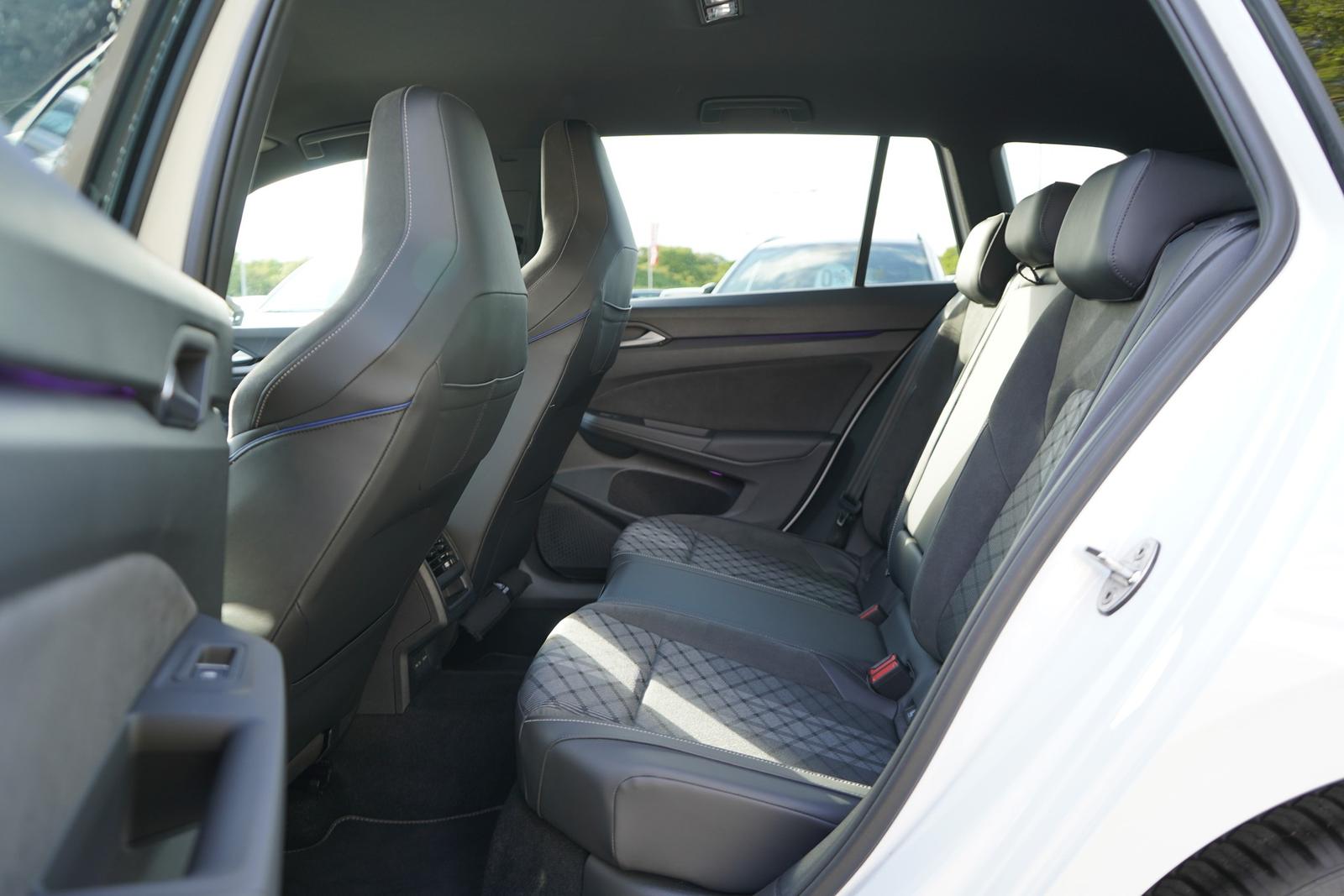 Volkswagen Golf VIII Variant 1.5 eTSI R-Line DSG LED Kamera, миниатюра 25