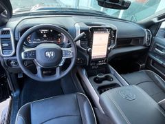 DODGE RAM 2500 Laramie Night Crew Cab 6.7HO 8 Gang