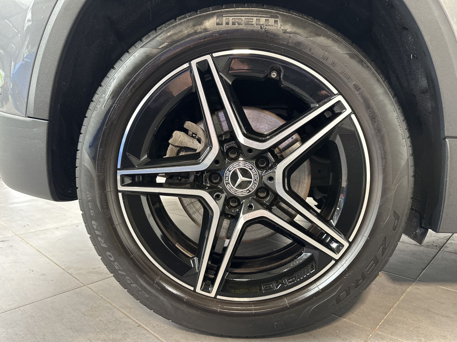 Fahrzeugabbildung Mercedes-Benz GLA 220d 4Matic AMG-Line NAV+LED+KAMERA+PANORAMA