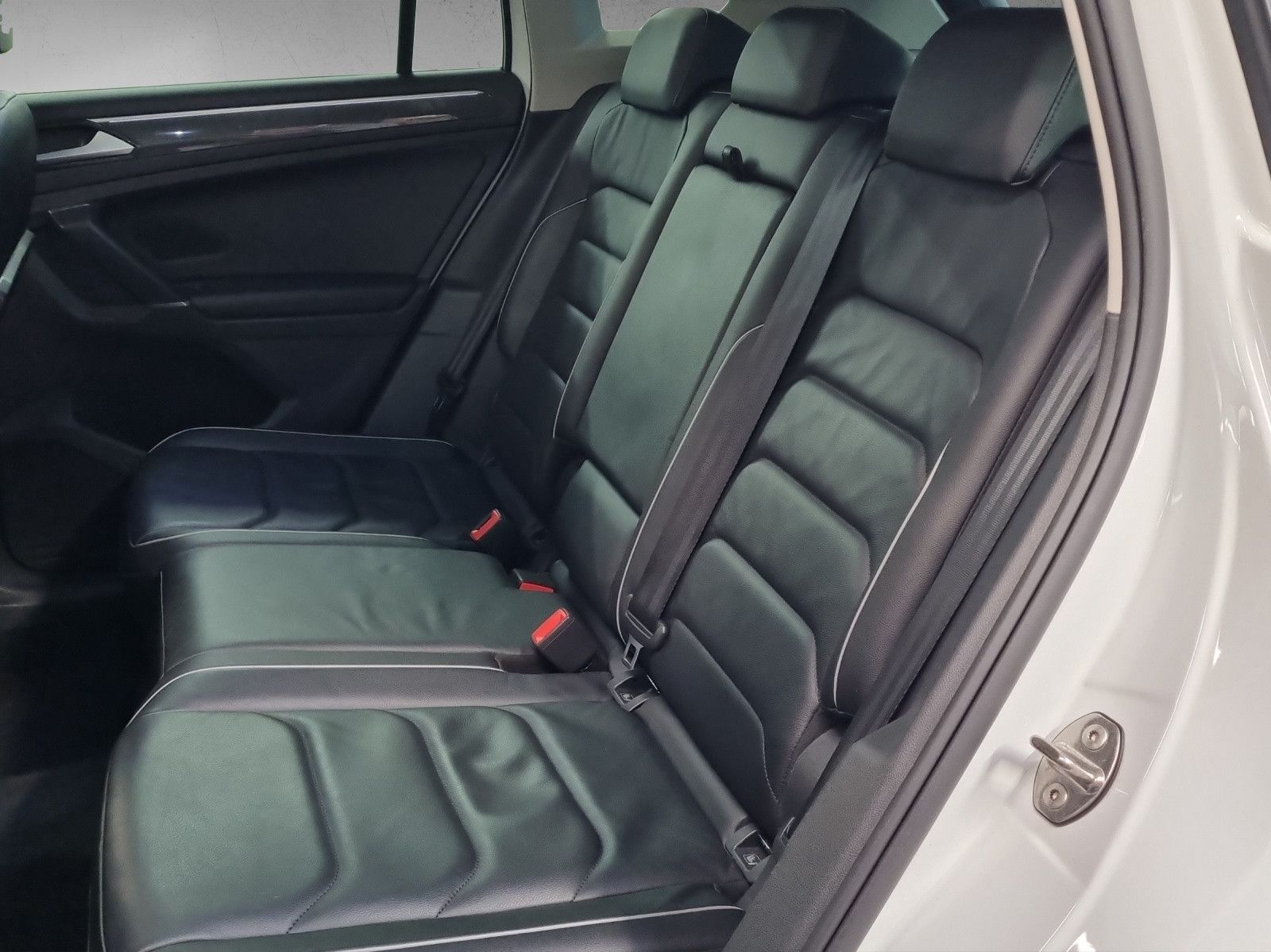 Fahrzeugabbildung Volkswagen Tiguan Highline 4Motion 2,0 TDI DSG R-Line Pano