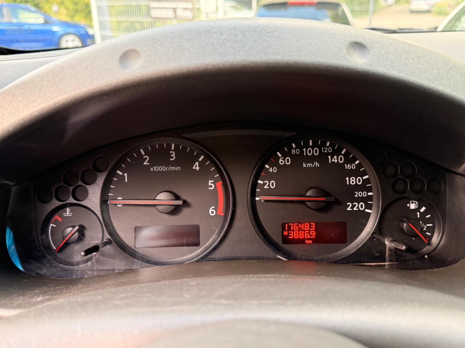 NISSAN NAVARA 2.5 dCi 190ch 4x4 - DOUBLE CAB - ATTELAGE - CLIM BIZONE - SIÈGES CHAUFFANTS