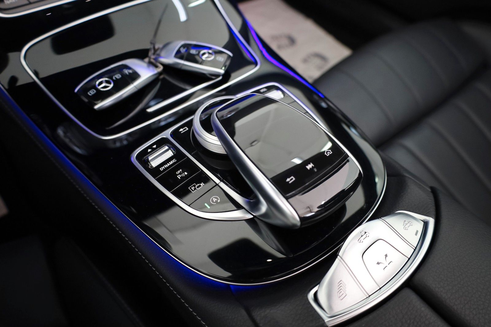 Fahrzeugabbildung Mercedes-Benz E 350 Cabrio AMG Line Leder,Navi,LED,Kamera,SH